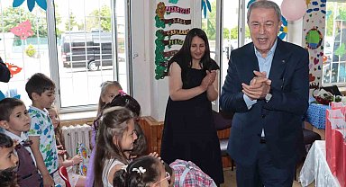 Hulusi Akar'dan öğrencilere: "Okuyacaksınız ve ülkemize, memleketimize yararlı insanlar olacaksınız"