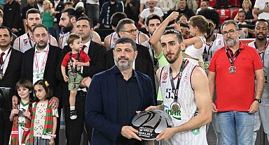 Karşıyaka, futbol ve basketbolda çok farklı