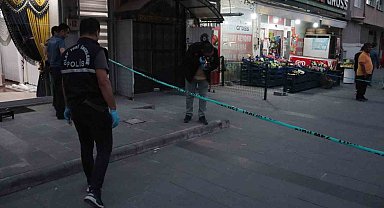 Kavgayı ayırmaya çalışan esnaf vuruldu