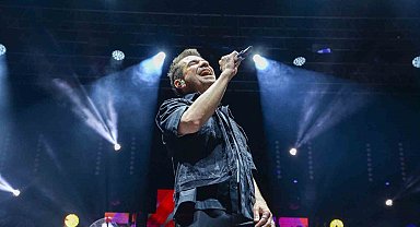 Kenan Doğulu Bursa'da sahne aldı