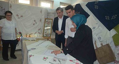 Kursiyerlerin sergisi göz kamaştırdı