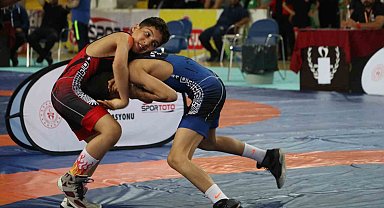 Mehmet Akif Pirim U15 Grekoromen Güreş Türkiye Şampiyonası'nda madalyalar dağıtıldı