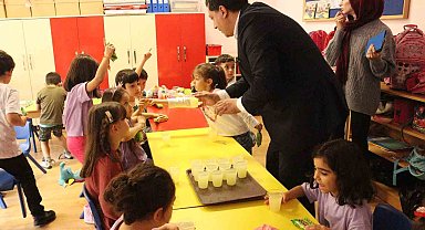 Miniklere limonata ve kek ikram edildi