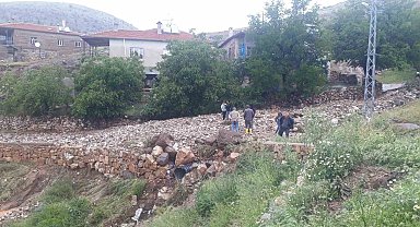 Sağanak yağış Kayseri'de sele neden oldu