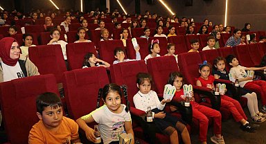 Şanlıurfa'da öğrenciler "Mavi Bisiklet"i izledi