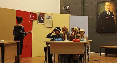 Sarıgöl'de 'Sınavsız Hava Sahası' adlı tiyatro oyunu sahnelendi