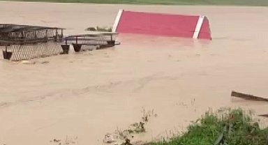 Sel, tarım arazilerine zarar verdi