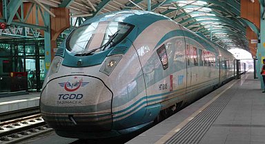 Sivas-Ankara Yüksek Hızlı Tren hattında bayram yoğunluğu