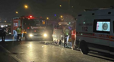 Sultangazi'de bariyerlere çarpan araç yan yattı: 1 ölü