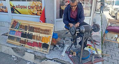 Tomarza'da bıçak bileyicileri iş başında