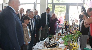 Toplum Ruh Sağlığı Merkezi'ndeki Hastalar El Emeği Göz Nuru Eserlerini Sergiledi