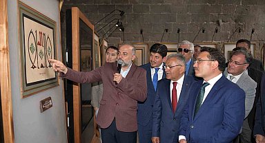 Vali Çiçek ve Başkan Büyükkılıç, Kelime-i Tevhid Hat Eserleri Sergisi'nin açılışını yaptı