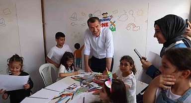 Zeytinburnu Belediyesinden çocuklara karne hediyesi