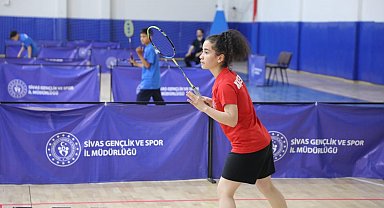 ANALİG badminton grup müsabakaları Sivas'ta başladı