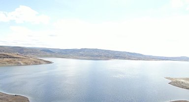 Balıkçılar baraj gölünde erkek cesedi buldu