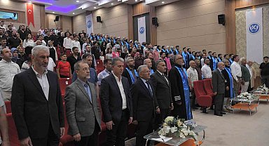 Başkan Büyükkılıç, Develi'de mezun öğrencilerin sevinçlerine ortak oldu