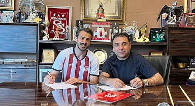 Caner Osmanpaşa 1 yıl daha Sivasspor'da