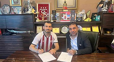 Emrah Başsan Sivasspor'a imzayı attı