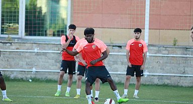 Joseph Attamah takıma katıldı