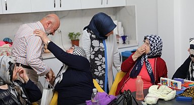 Kadim büyükler, Çolakbayrakdar çiftini bağrına bastı