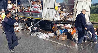 Kargo tırının dorsesinde çıkan yangını ekipler söndürdü