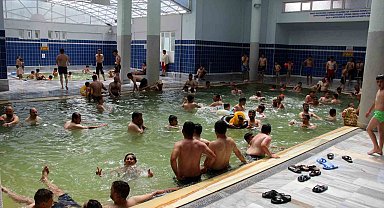 Kavurucu sıcaklarda serinleyip şifa buluyorlar