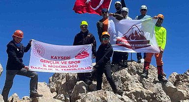 Kayserili Dağcılar bu kez Munzur Dağı'na tırmandı