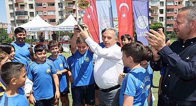 Kupayı Başkan Yalçın verdi