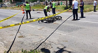 Motosiklet ile pikap çarpıştı: 2 ölü