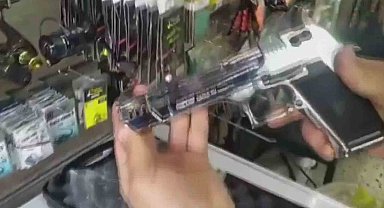 Ruhsatsız silahları piyasaya süremeden yakalandılar