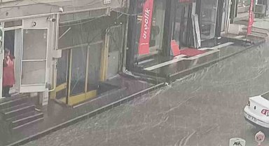 Sağanak yağış Develi'de etkili oldu