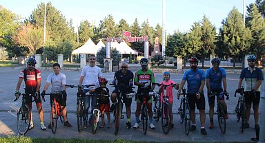 Şehit Halisdemir'in kabrine ulaşmak için 220 kilometre pedal çevirecekler