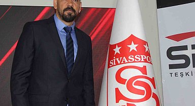 Servet Çetin, Sivasspor'a imzayı attı