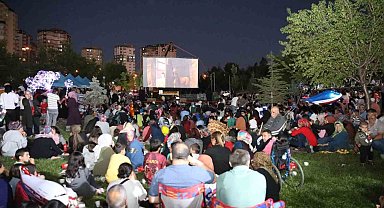 Şirintepe halkı açık hava sinemasına yoğun ilgi gösterdi