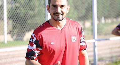 Sivasspor'da Emrah Başsan ilk idmanına çıktı