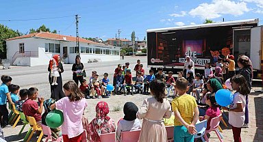 Yaz geldi, gezici kütüphane Talas'ta yollara düştü