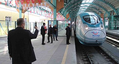 Yüksek Hızlı Tren ile Sivas'a insan akını yaşandı