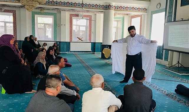 Akdağmadeni'nde umrecilere seminer verildi