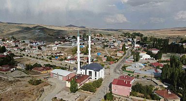 Dillerden düşmeyen türkünün hikayesi yürek burkuyor