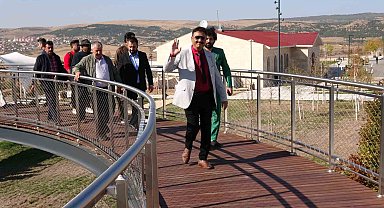 Hintli sanatçılar Yozgat'ın Çekerek ilçesine hayran kaldı