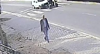 Kaza göz göre göre geldi: Akülü araca böyle çarptı