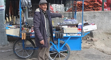 Kayseri- Seyyar tezgahında 40 yıldır çakmak tamir ediyor 