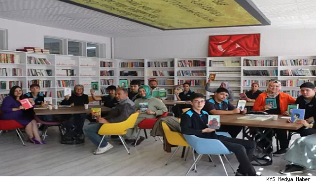 Liseliler, anne ve babalarıyla kitap okuyacak