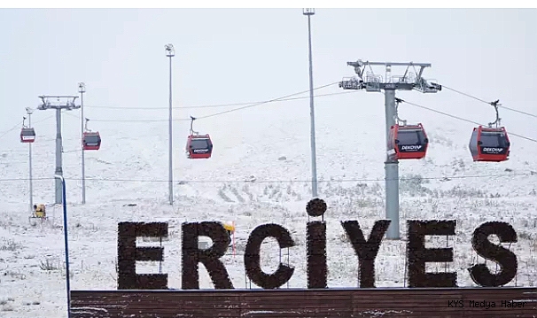 Erciyes Dağı'na kar yağdı