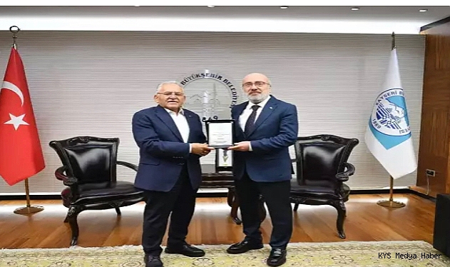 Başkan Büyükkılıç’a KAYÜ’den teşekkür plaketi