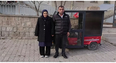 görme engelli eşini iş yerine götüren kadının isteği gerçek oldu