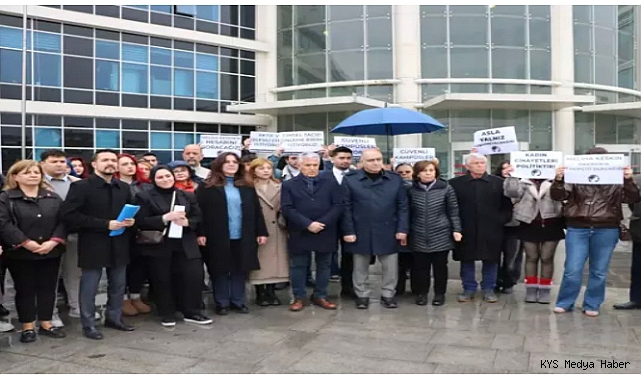 Eski eşinin üniversite kampüsünde öldürdüğü Meliha için adliye önünde açıklama