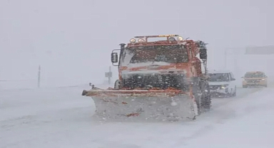 Kayseri-Erciyes kara yolunda tipi etkili oldu