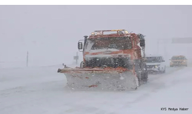 Kayseri-Erciyes kara yolunda tipi etkili oldu