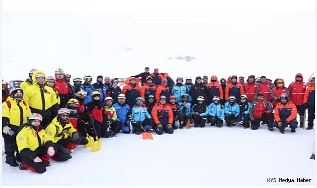 AFAD’dan, 2 bin 200 rakımlı Erciyes’te personele çığ eğitim